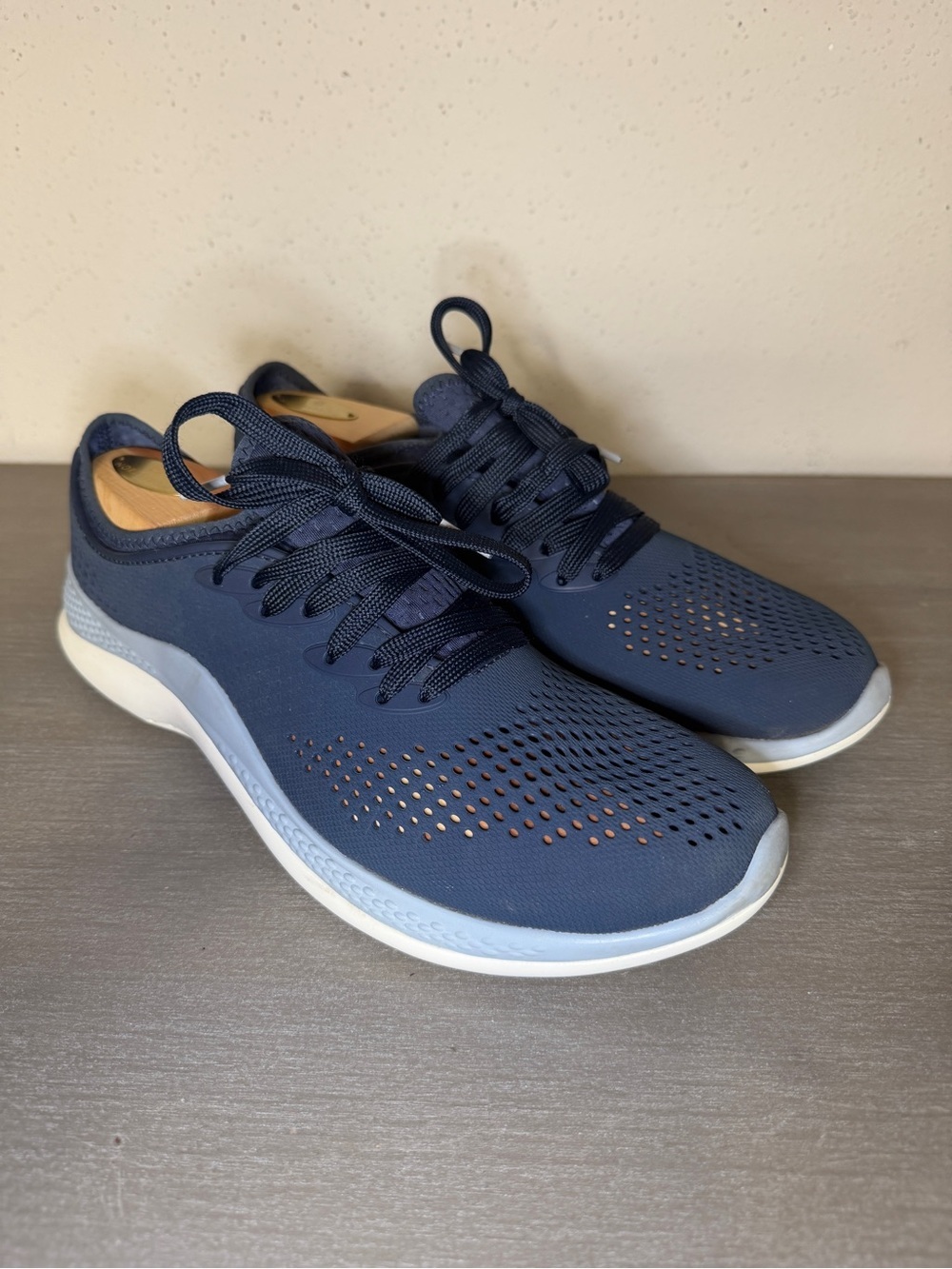 B21 Crocs Literide 360 Pacer Blue Mens Size 9M Lace Up Lightweight Sneakers